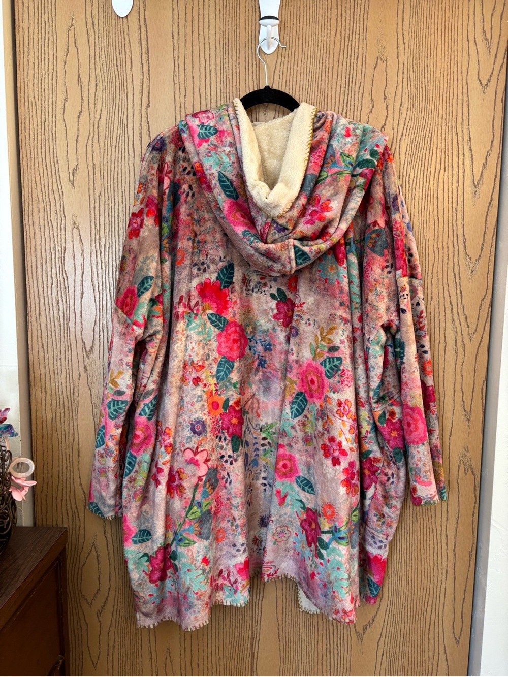 Natural Life Wearable Hooded Floral Blanket